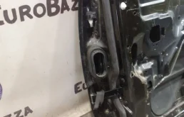 Дверь задняя правая для Mercedes-Benz C class 1996 года на фотографиях