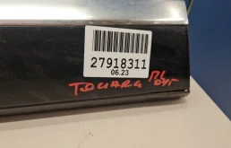 Молдинг передней левой двери для Volkswagen Touareg 2005 года на фотографиях