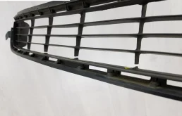 Решетка переднего бампера для Toyota RAV4 2014 года на фотографиях