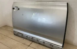 Дверь передняя правая для Volkswagen Touareg 2009 года на фотографиях