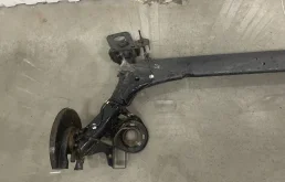 Задняя балка для Skoda Octavia 2003 года на фотографиях