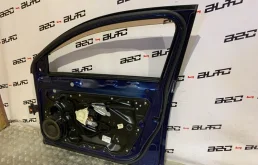 Дверь передняя правая для Volkswagen Passat 2005 года на фотографиях