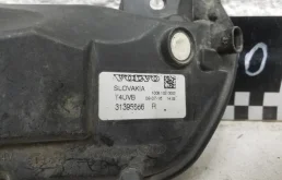 Противотуманка (ПТФ) передняя правая для Volvo XC90 2018 года на фотографиях