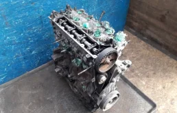 Двигатель без навесного для Ford Kuga 2012 года на фотографиях