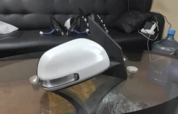 Зеркало боковое правое для Toyota RAV4 2012 года на фотографиях