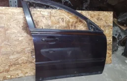 Дверь передняя правая для Volvo S40 2004 года на фотографиях