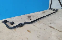 Стабилизатор поперечной устойчивости задний для Nissan X-Trail 2000 года на фотографиях