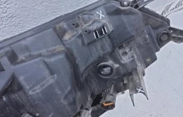 Фара ксенон левая для Nissan X-Trail 2017 года на фотографиях