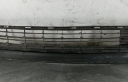 Решетка переднего бампера для Toyota RAV4 2019 года на фотографиях