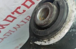 Рычаг передний левый нижний для Nissan X-Trail 2000 года на фотографиях