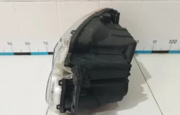 Фара правая для Land Rover Discovery 2009 года на фотографиях