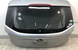 Крышка багажника для Subaru XV 2015 года на фотографиях