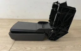 Подлокотник передний для Volkswagen Touareg 2004 года на фотографиях