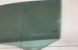 Стекло двери переднее левое для Volkswagen Passat 2005 года на фотографиях