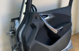 Дверь передняя правая для Opel Astra 2015 года на фотографиях