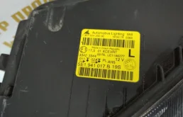 Фара ксенон левая для Skoda Octavia 2014 года на фотографиях