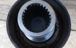 Карданный вал передний для Mitsubishi Pajero 2002 года на фотографиях