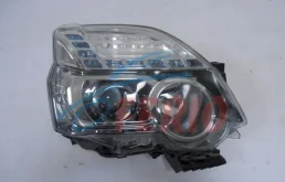 Фара левая для Nissan X-Trail 2005 года на фотографиях