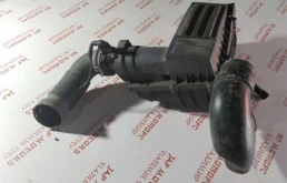 Корпус воздушного фильтра для Volkswagen Tiguan 2010 года на фотографиях