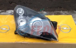 Фара правая для Opel Astra 2004 года на фотографиях