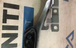 Петля капота левая для Infiniti QX 2013 года на фотографиях