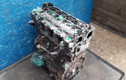 Двигатель без навесного для Ford Kuga 2012 года на фотографиях