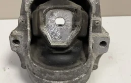 Опора двигателя передняя правая нижняя для Audi A4 на фотографиях