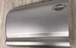 Дверь передняя левая для Volkswagen Touareg 2005 года на фотографиях