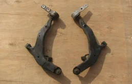 Рычаг передний правый нижний для Nissan Murano 2002 года на фотографиях