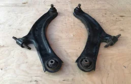 Рычаг передний правый нижний для Nissan X-Trail 2014 года на фотографиях