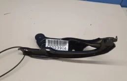 Петля капота правая для Skoda Octavia 2018 года на фотографиях