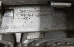 Решетка переднего бампера для Volvo XC90 2017 года на фотографиях