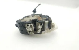 Уплотнитель передней правой двери для Kia Ceed 2007 года на фотографиях