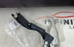 Петля капота левая для Infiniti QX 2013 года на фотографиях