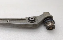 Качающийся рычаг левый для Audi A4 2014 года на фотографиях