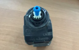 Моторчик корректора фары для Nissan Almera на фотографиях