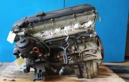 Двигатель без навесного для BMW 5er 2004 года на фотографиях