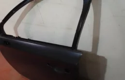 Дверь передняя левая для Citroen C4 2014 года на фотографиях