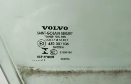 Уплотнитель передней правой двери для Volvo XC90 на фотографиях