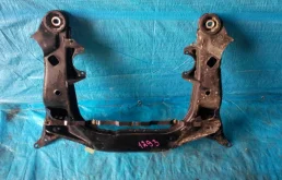 Подрамник двигателя для Volkswagen Passat 1996 года на фотографиях