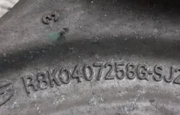 Кулак поворотный левый для Audi A4 2006 года на фотографиях