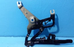 Петля капота левая для BMW X5 на фотографиях