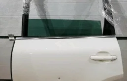 Дверь задняя левая для Volkswagen Touareg 2003 года на фотографиях