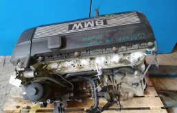 Двигатель без навесного для BMW 5er 2004 года на фотографиях