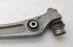 Качающийся рычаг левый для Audi A4 2014 года на фотографиях