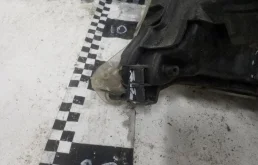 Фара ксенон левая для Toyota Land Cruiser 2020 года на фотографиях