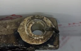 Кулак поворотный левый для Audi A4 2001 года на фотографиях